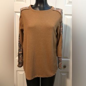NWT long sleeve size small long sleeve Henley .